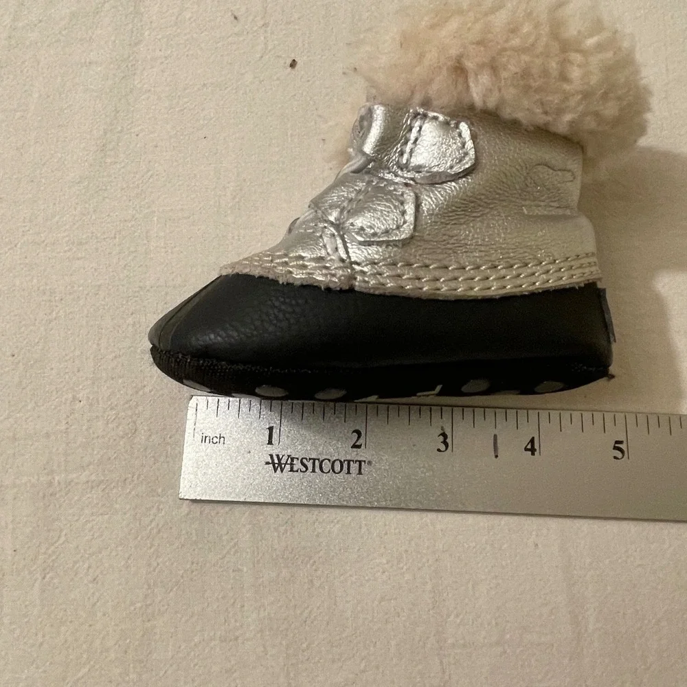 Sorel‎ Baby Size 3 Winter Boots Snow Caribou Silver Fur Lined Infant